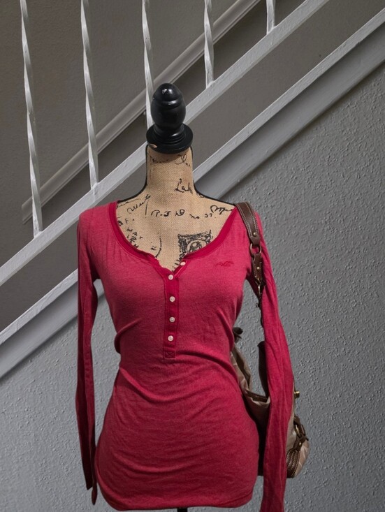 Hollister Tops - Hollister Elena Gilbert red henley top 2000s Y2k Size Small